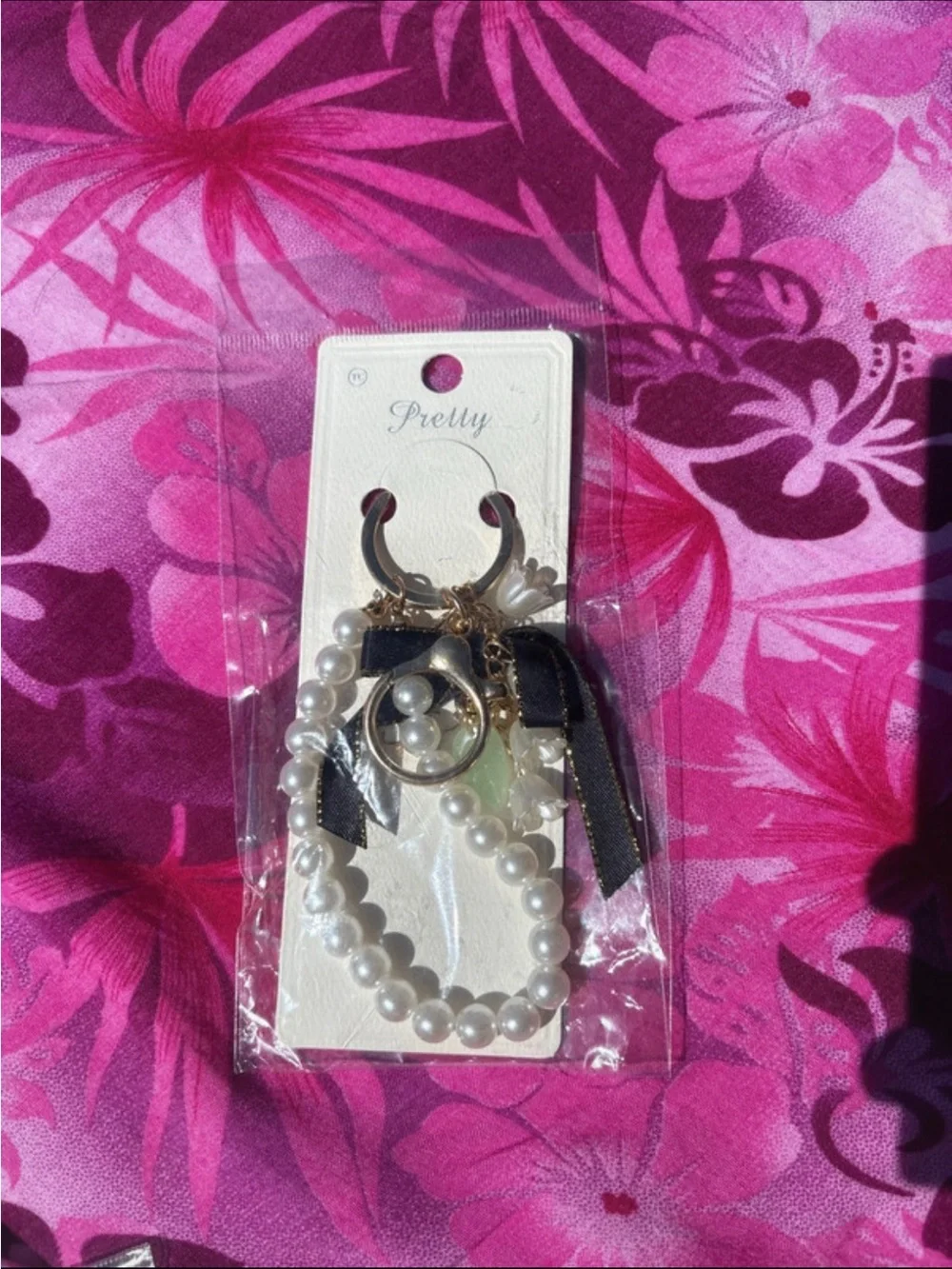 ePretty Pearl Charm Keychain - White Pearl Accent